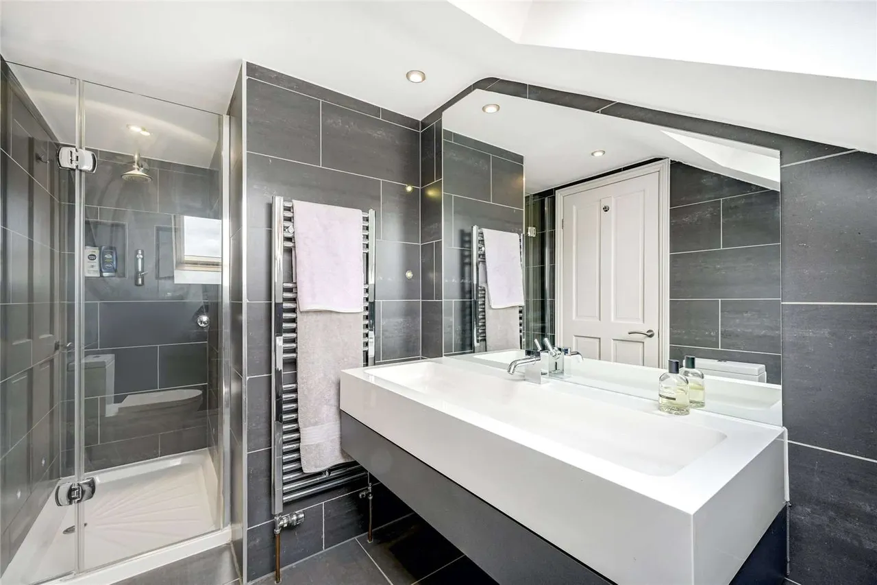 Tonsley Road, Tonsleys, Wandsworth, London, SW18 1BG, photo 5