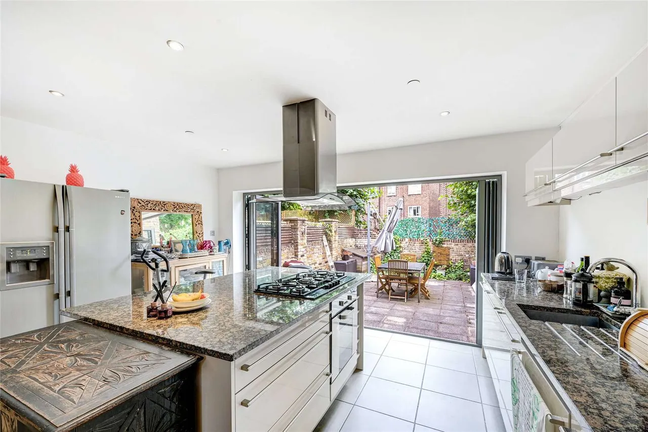 Tonsley Road, Tonsleys, Wandsworth, London, SW18 1BG, photo 3