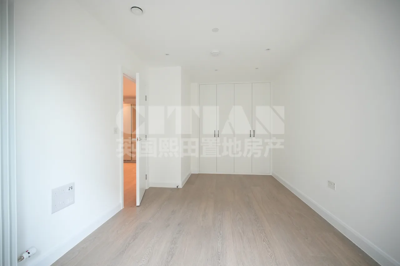 Seagull Lane, London, E16, photo 2