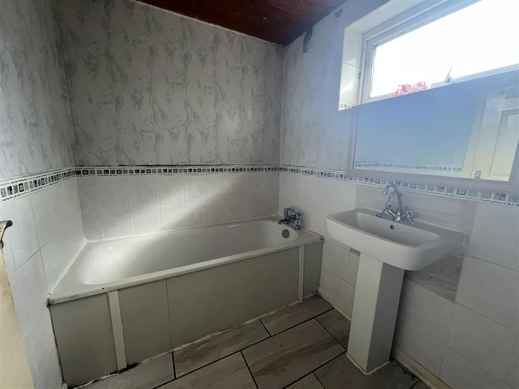 Heversham Walk, Manchester, M18, photo 16