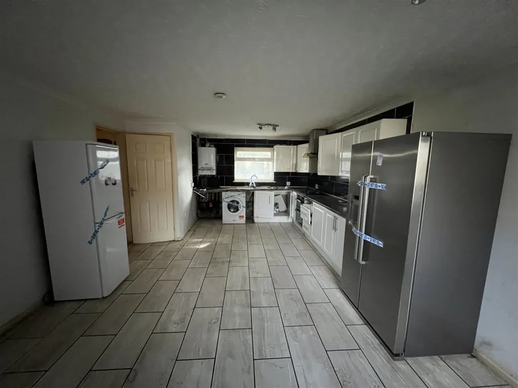 Heversham Walk, Manchester, M18, photo 7