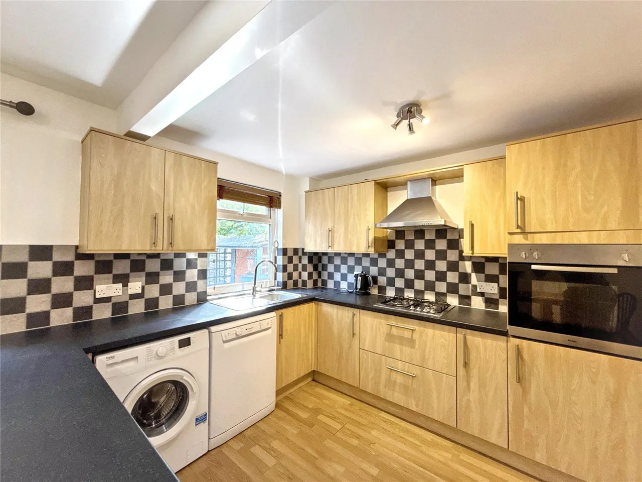 Queens Road, Wimbledon, photo 3
