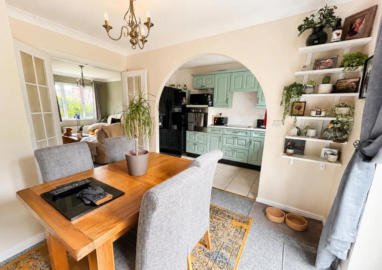 Bramble Drive, Westbury, Wiltshire BA13 3UY, photo 2