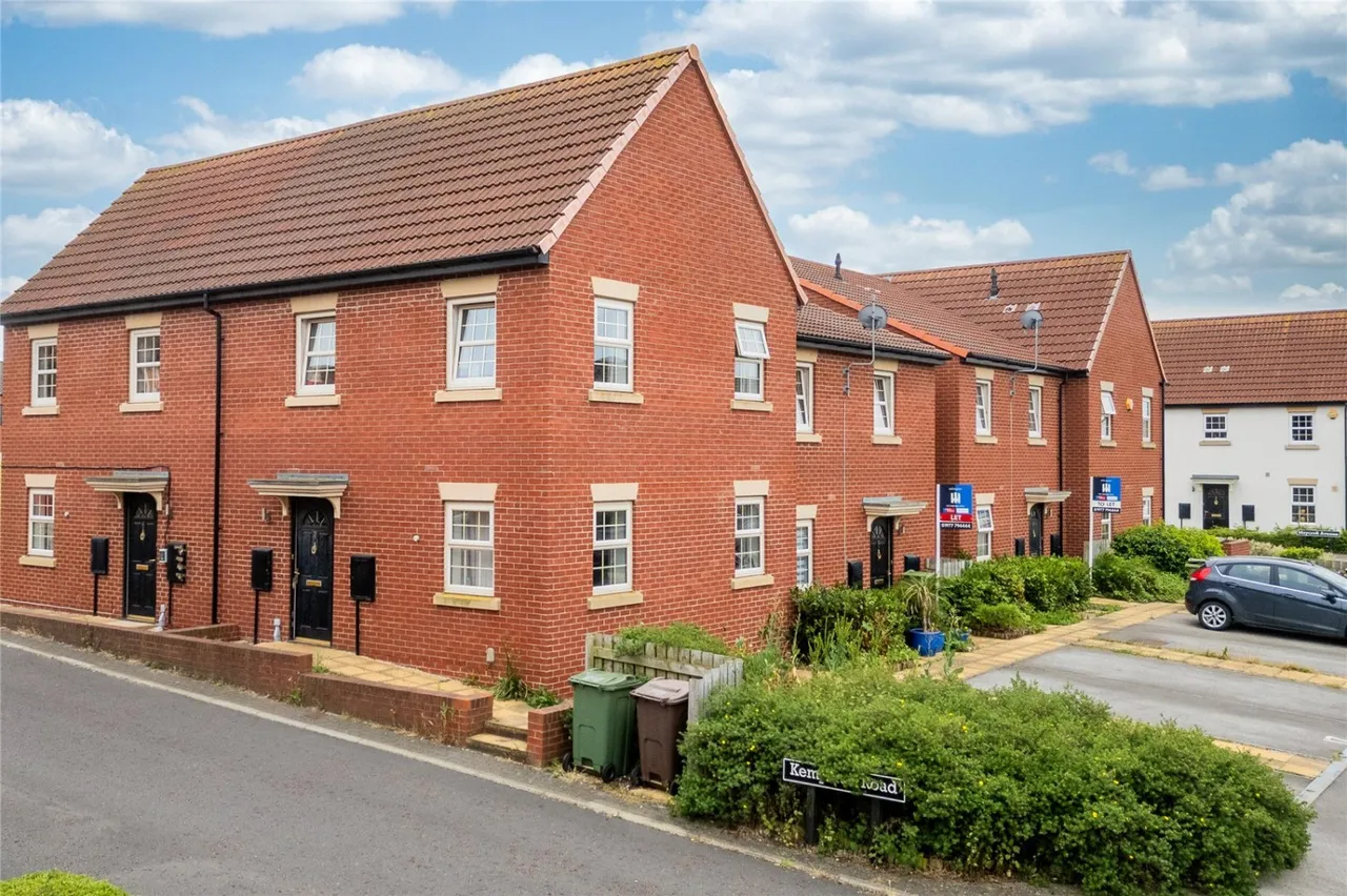 2 bed house for sale, Kempston Road, Featherstone, WF7