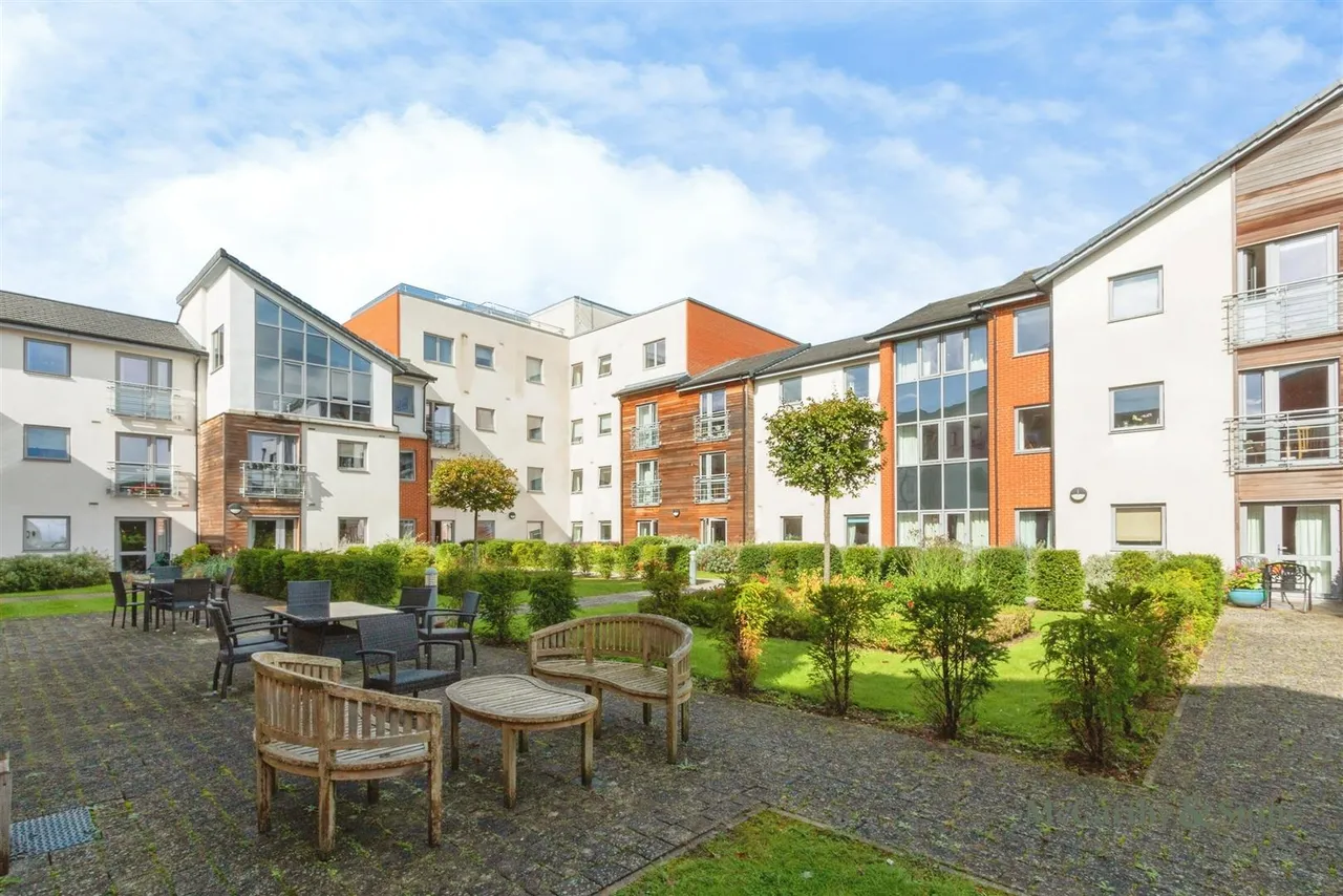 2 bed flat for sale, Fleet Road, Fleet, GU51