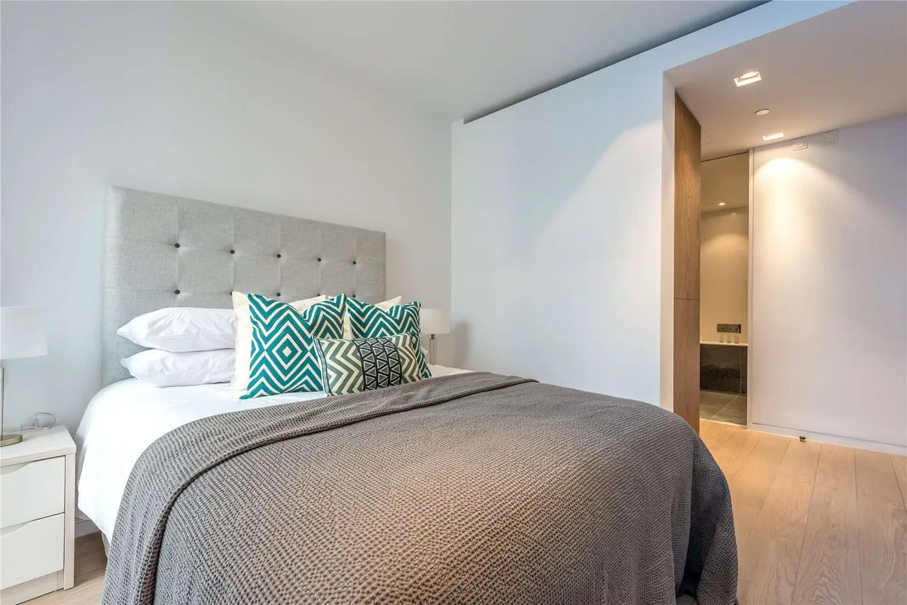 Bartholomew Close, London, EC1A 7BD, photo 12