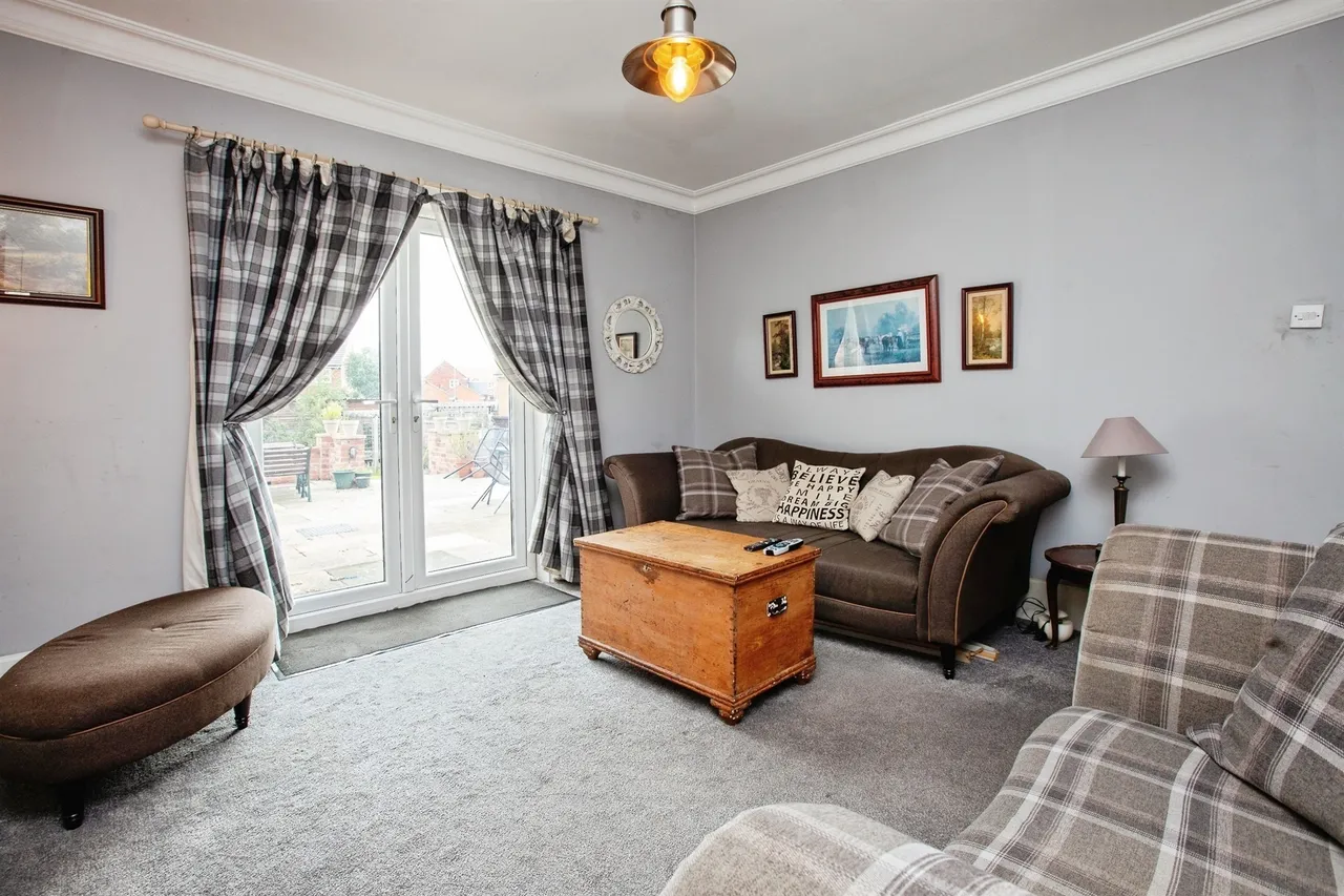 High Street, Loscoe, DE75, photo 6
