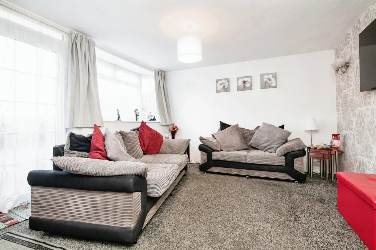 Eastfield Road, Tipton, DY4, photo 2