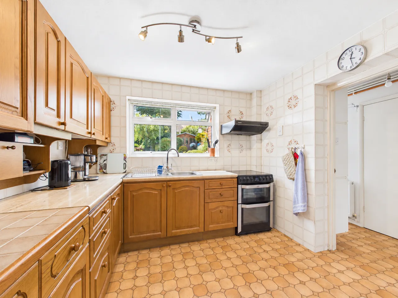 Hithercroft Road, High Wycombe, HP13, photo 5