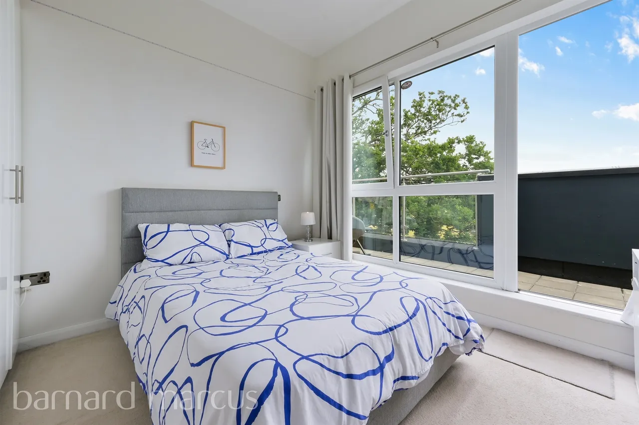 Challenge Court, Leatherhead, KT22, photo 7