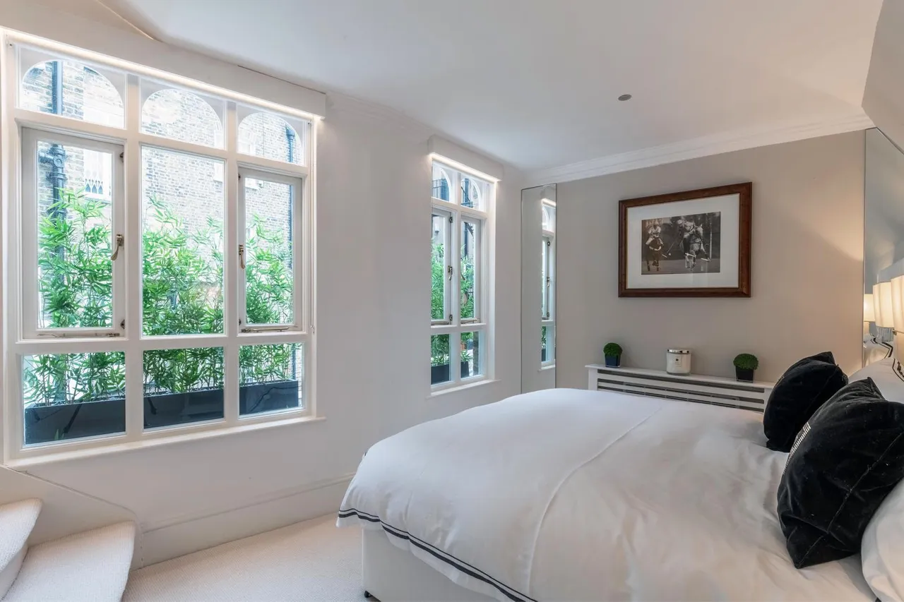 West Halkin Street, London, SW1X, photo 2