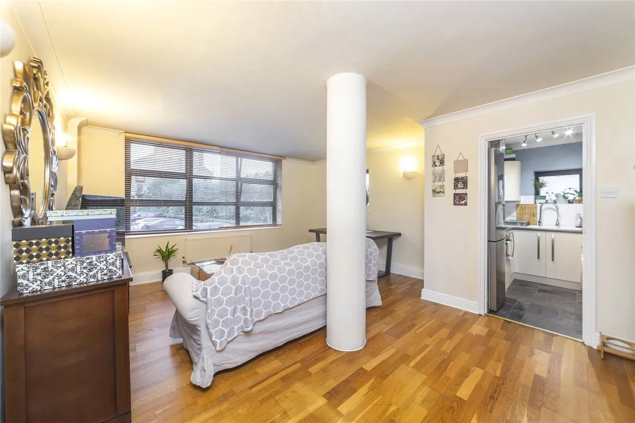 Burrells Wharf Square, London, E14, photo 2