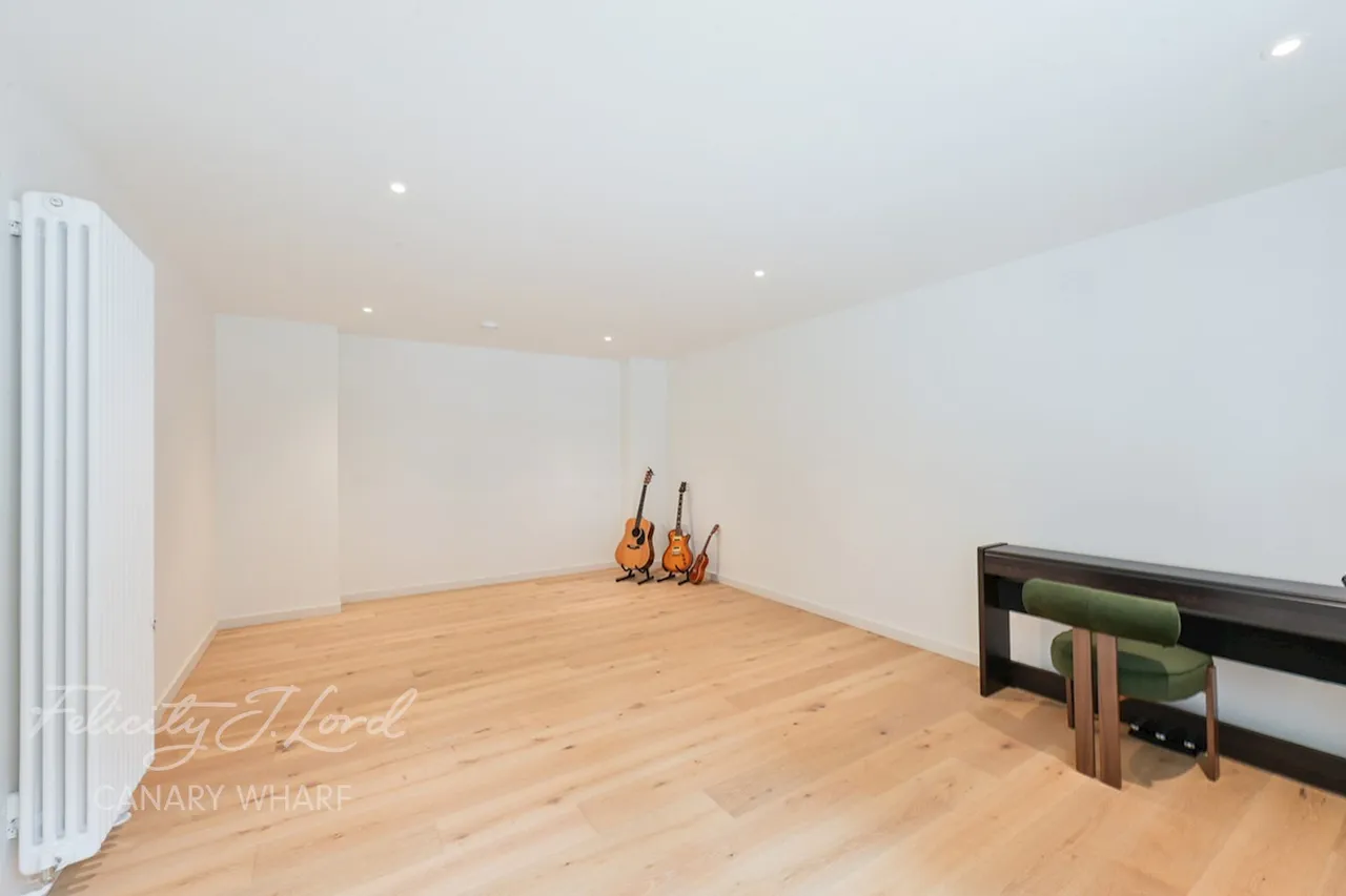 Orchard Place, London, E14, photo 8