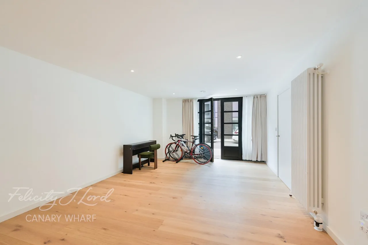 Orchard Place, London, E14, photo 9