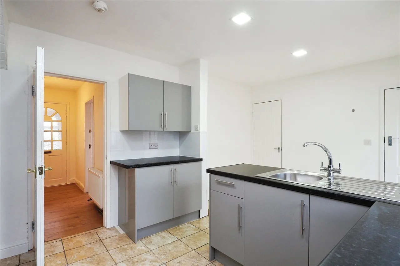 Maypole, Clifton, Nottingham, NG11, photo 5
