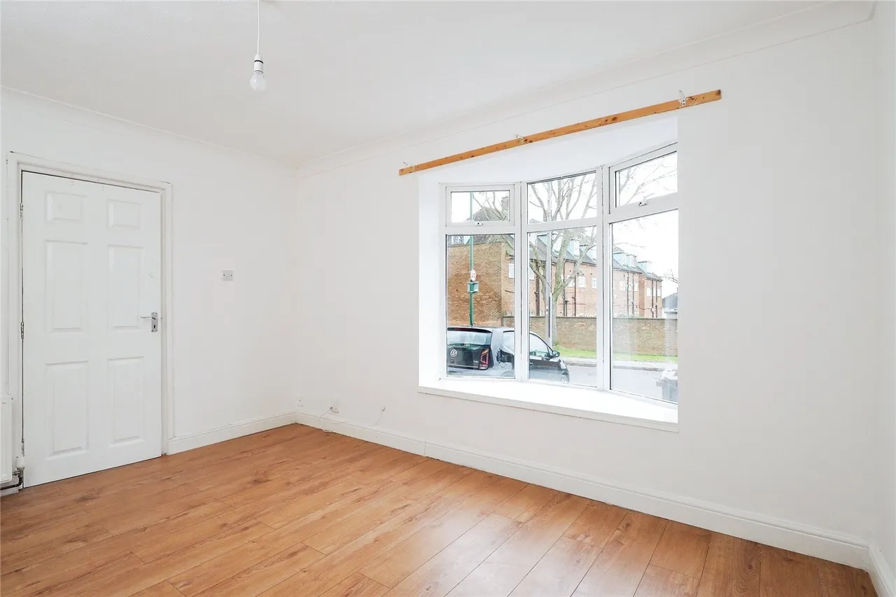 Maypole, Clifton, Nottingham, NG11, photo 8