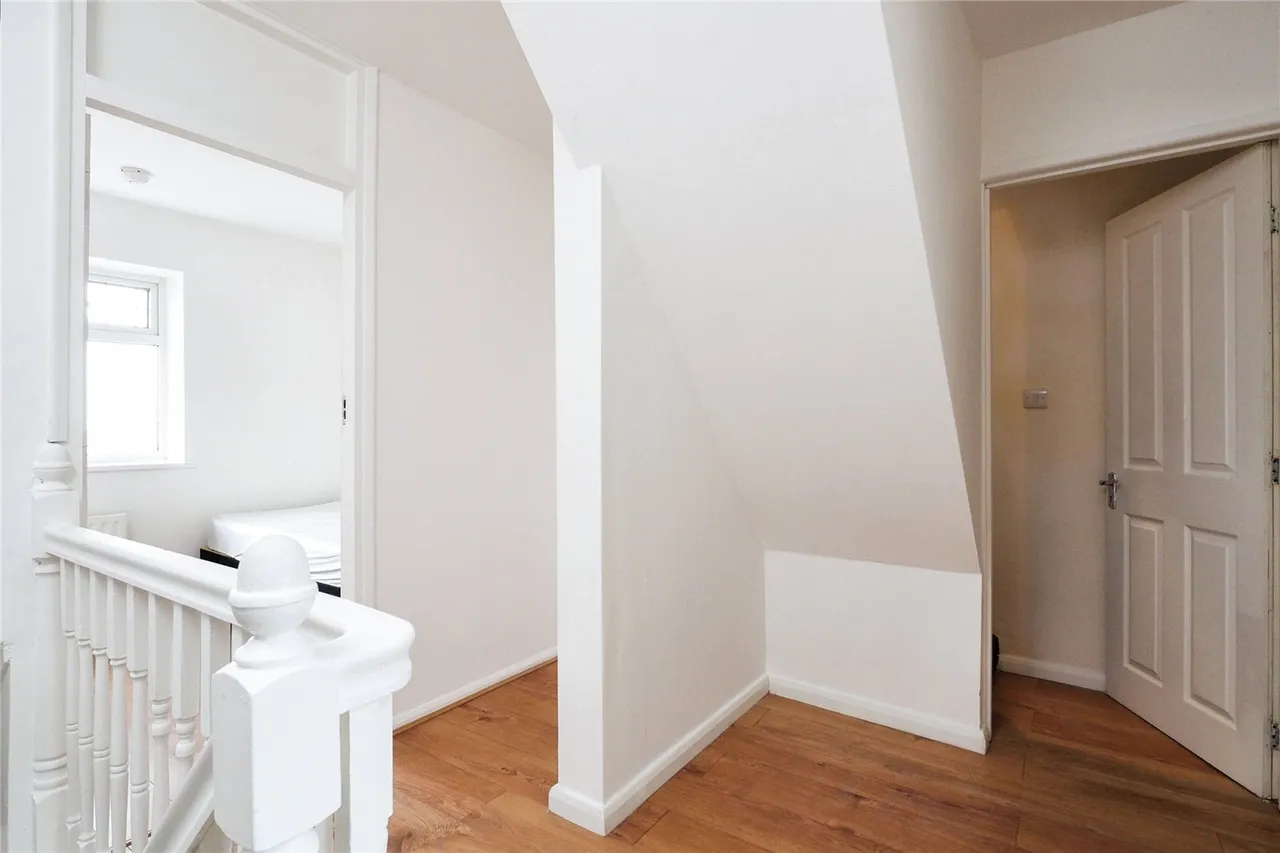 Maypole, Clifton, Nottingham, NG11, photo 9