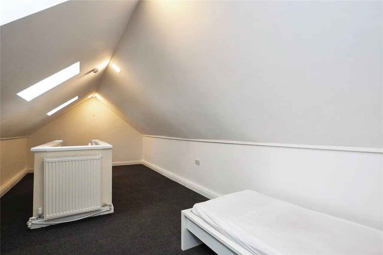 Maypole, Clifton, Nottingham, NG11, photo 4