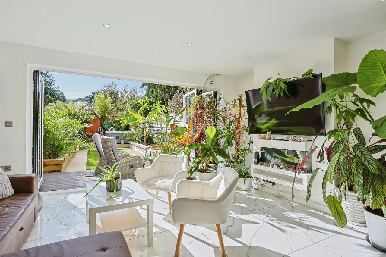4 bed house for sale — Poole Road, Branksome, Poole