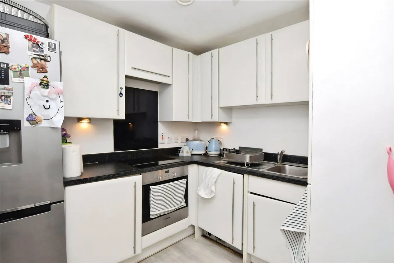 Aqua Court, Serpentine Close, Chadwell Heath, Romford, RM6, photo 2
