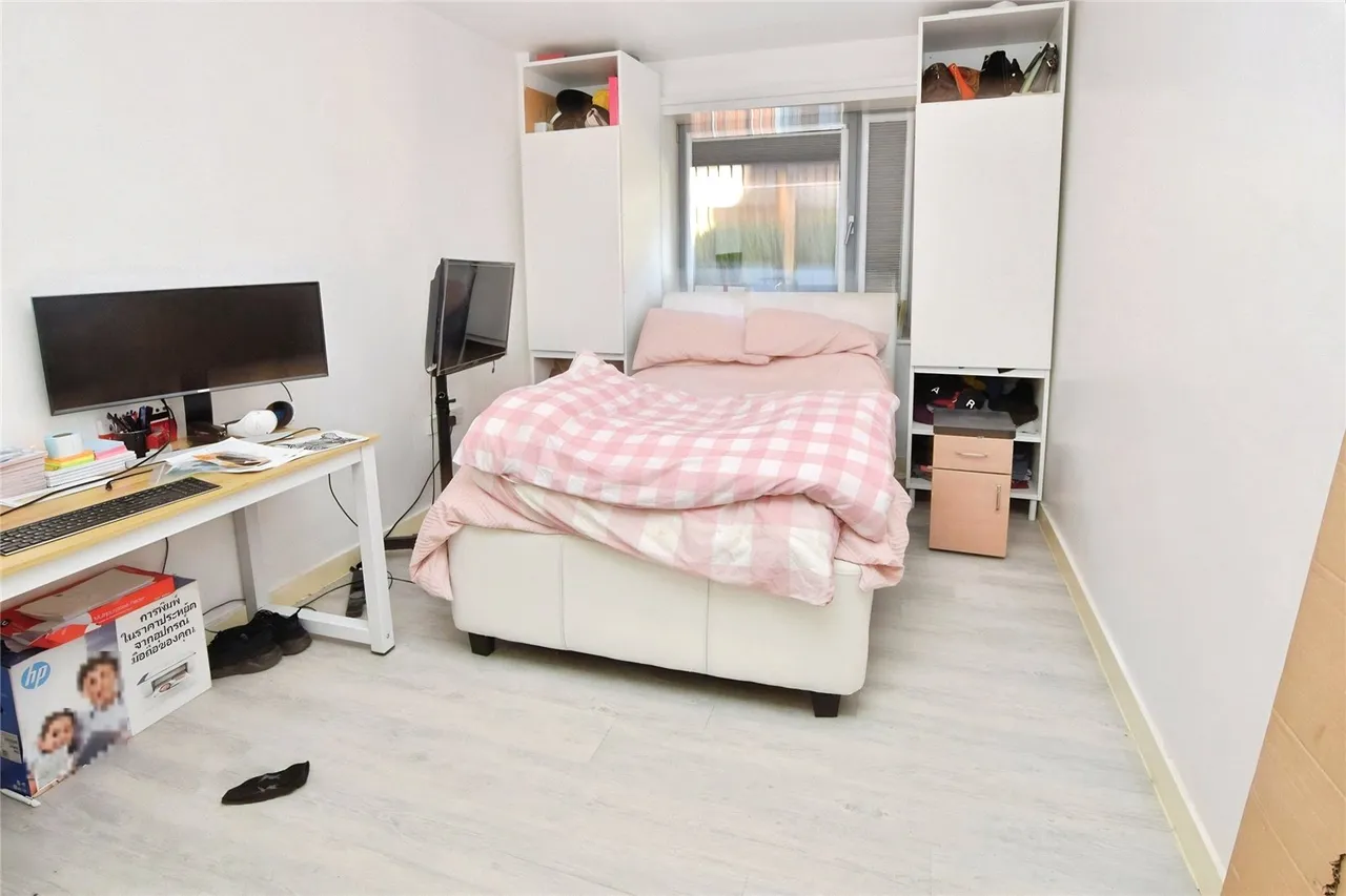 Aqua Court, Serpentine Close, Chadwell Heath, Romford, RM6, photo 7
