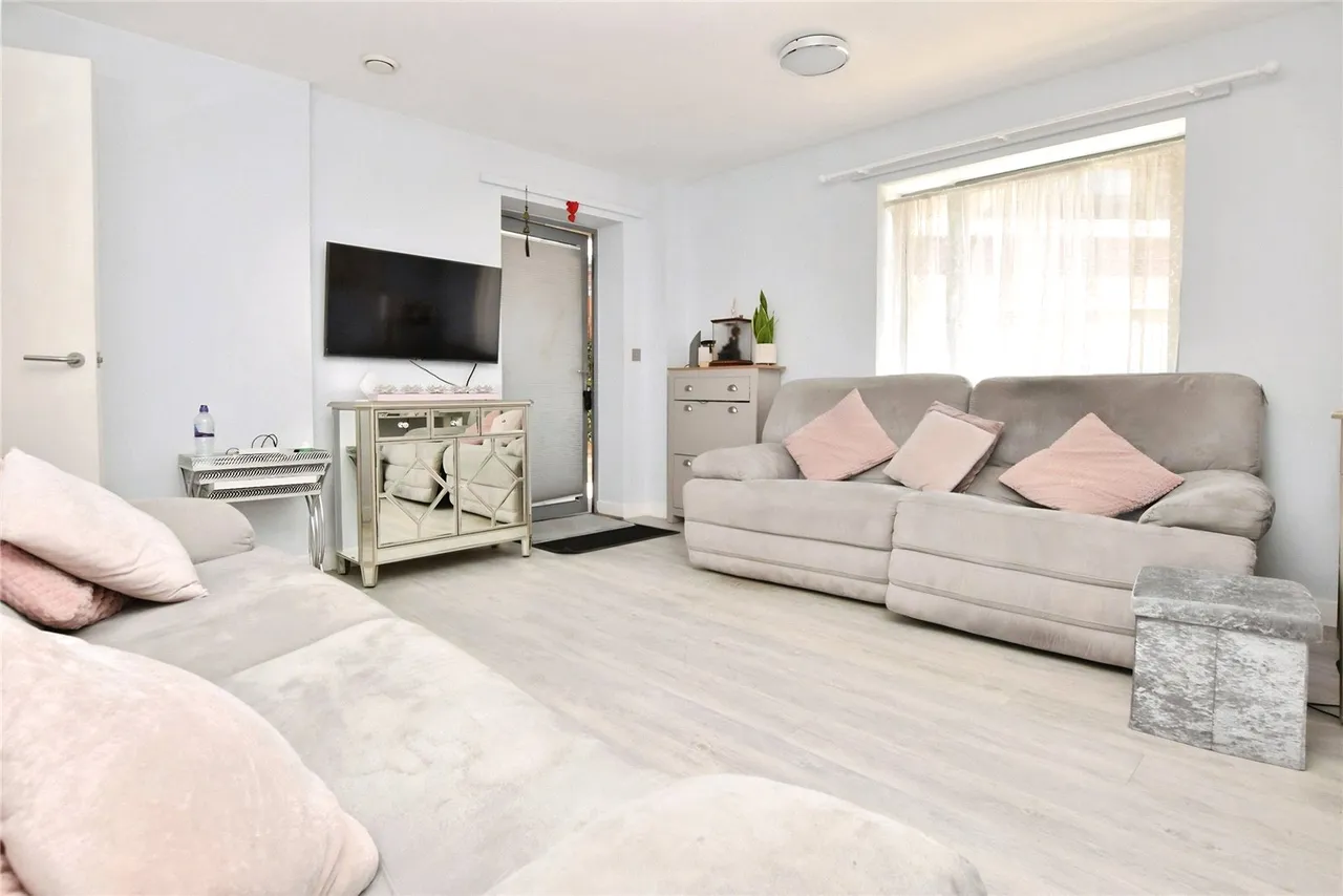 Aqua Court, Serpentine Close, Chadwell Heath, Romford, RM6, photo 6