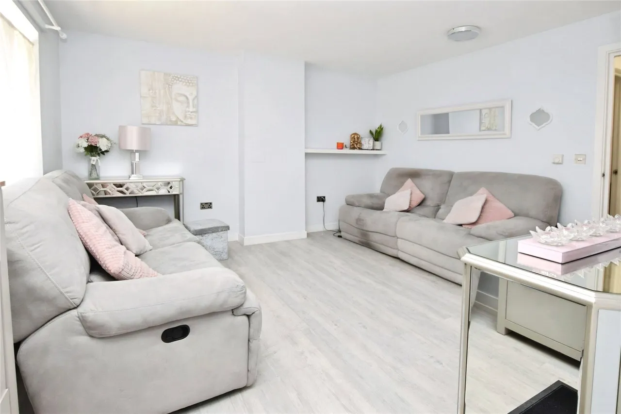 Aqua Court, Serpentine Close, Chadwell Heath, Romford, RM6, photo 4
