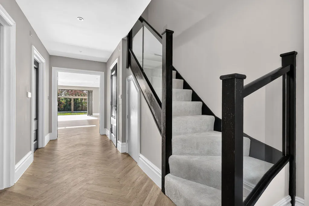 Queens Road, Hersham KT12 5LN, photo 8