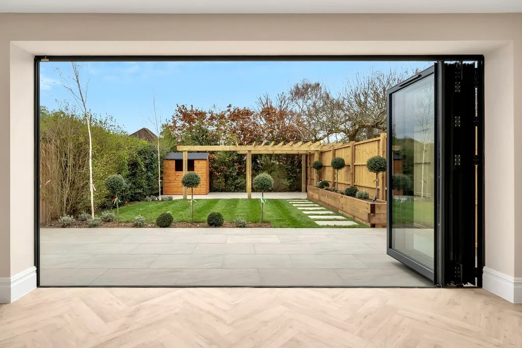 Queens Road, Hersham KT12 5LN, photo 6