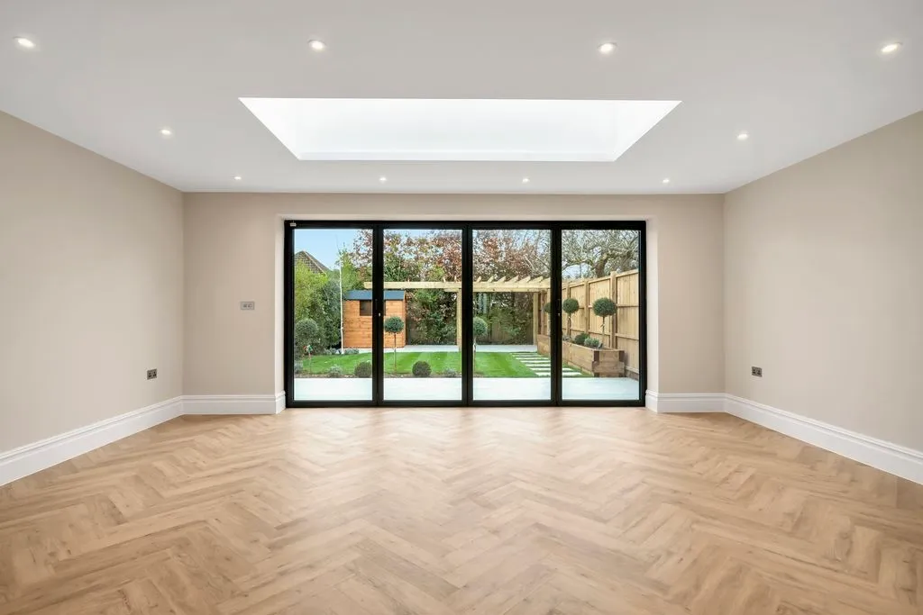 Queens Road, Hersham KT12 5LN, photo 3