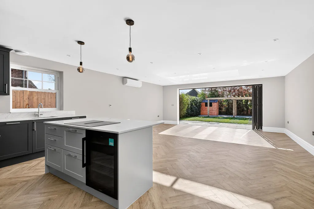 Queens Road, Hersham KT12 5LN, photo 5
