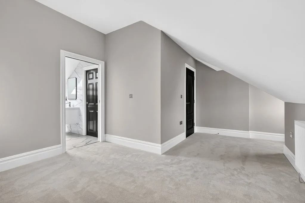 Queens Road, Hersham KT12 5LN, photo 13