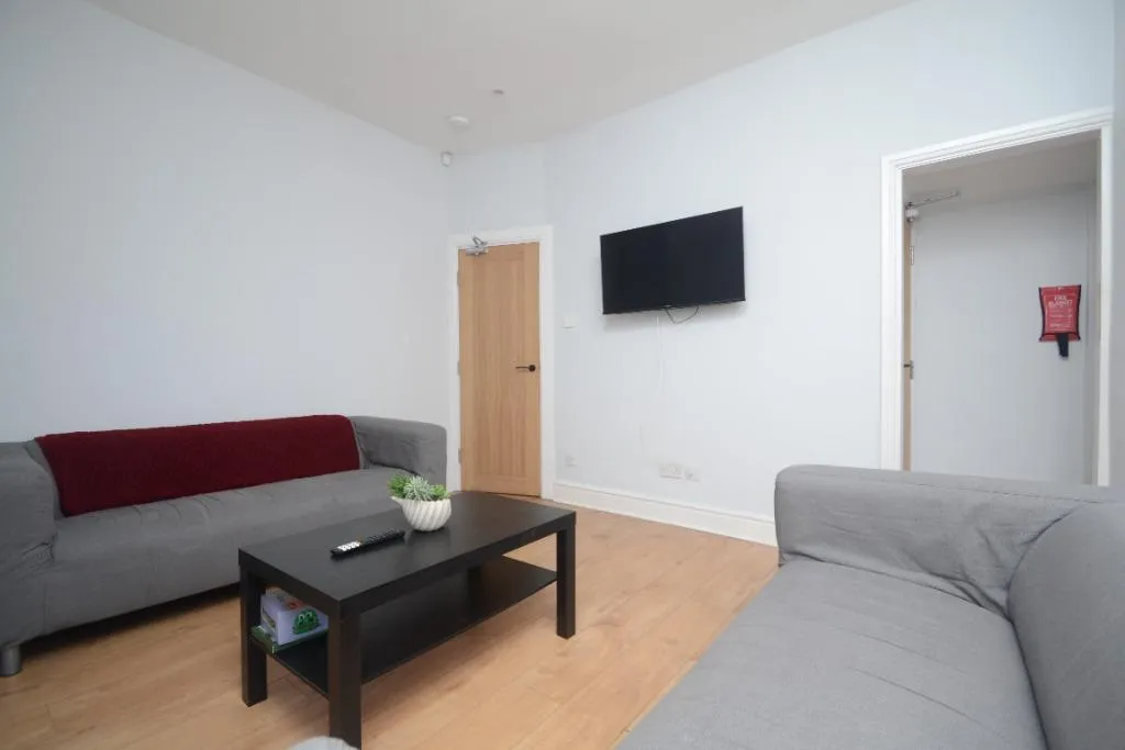 Birch Lane, Victoria Park, M13, photo 9