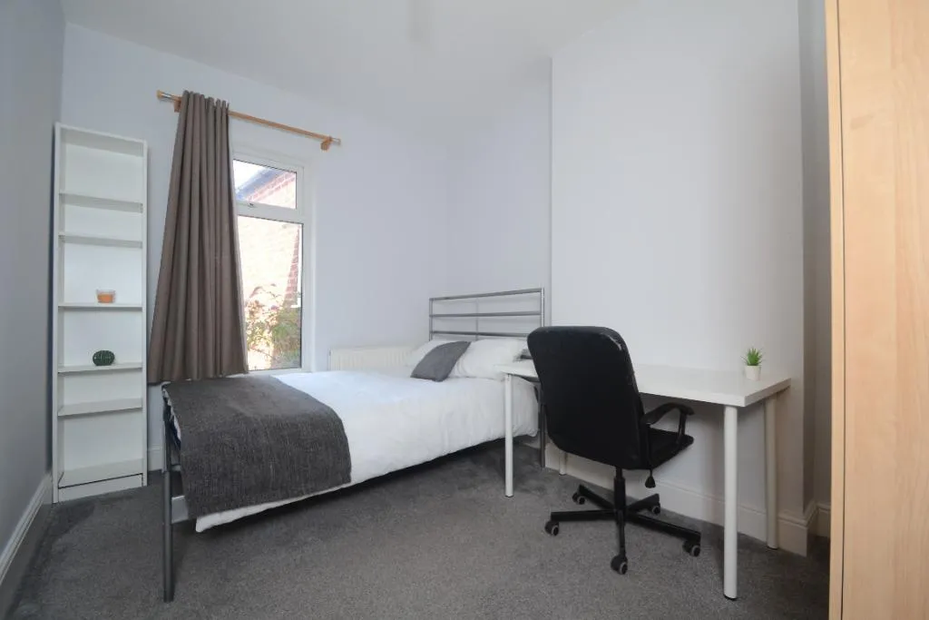 Birch Lane, Victoria Park, M13, photo 10