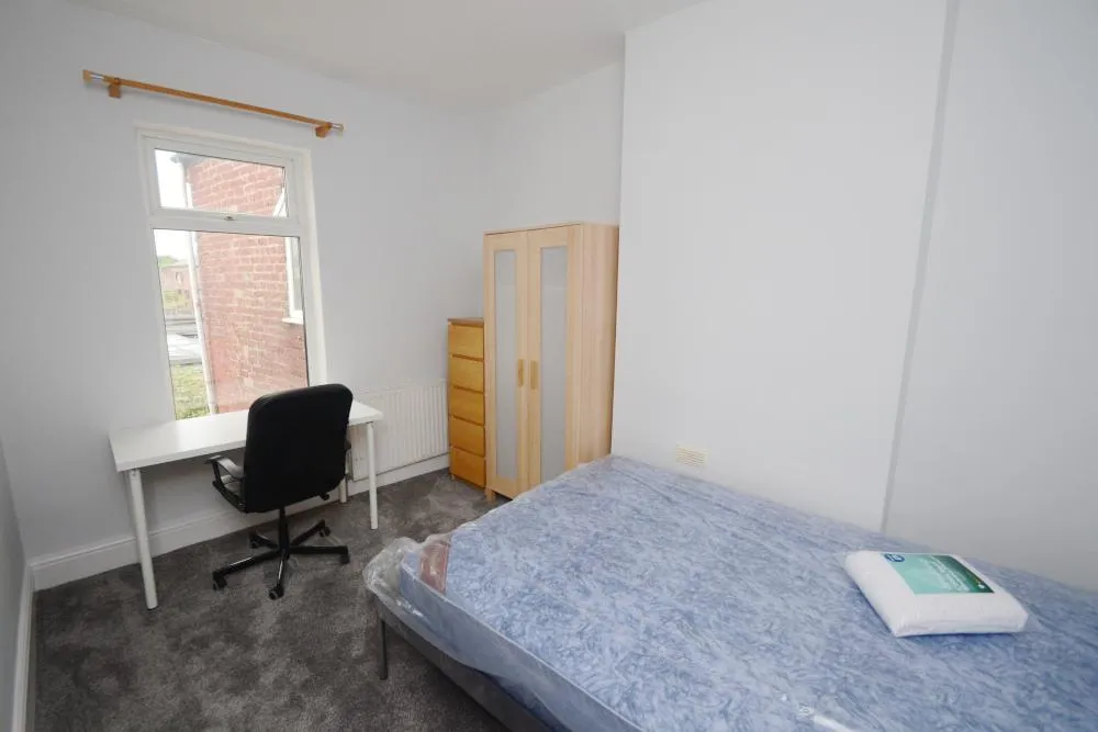 Birch Lane, Victoria Park, M13, photo 7