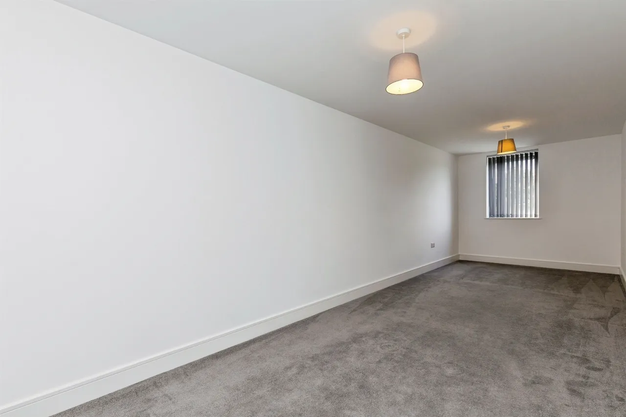 Russell Way, Crawley, photo 8