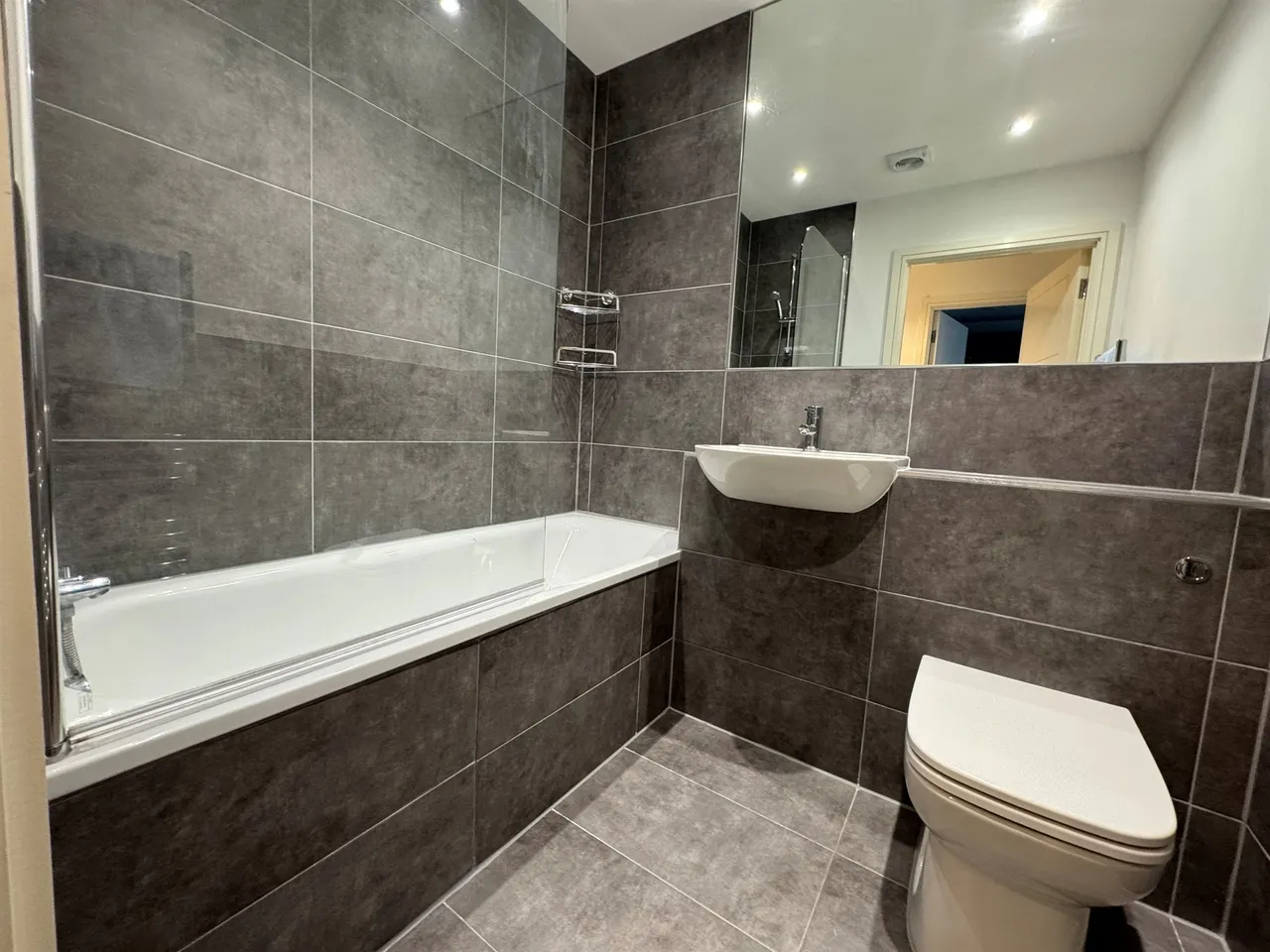 Russell Way, Crawley, photo 7