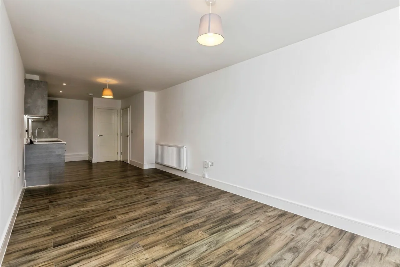 Russell Way, Crawley, photo 6