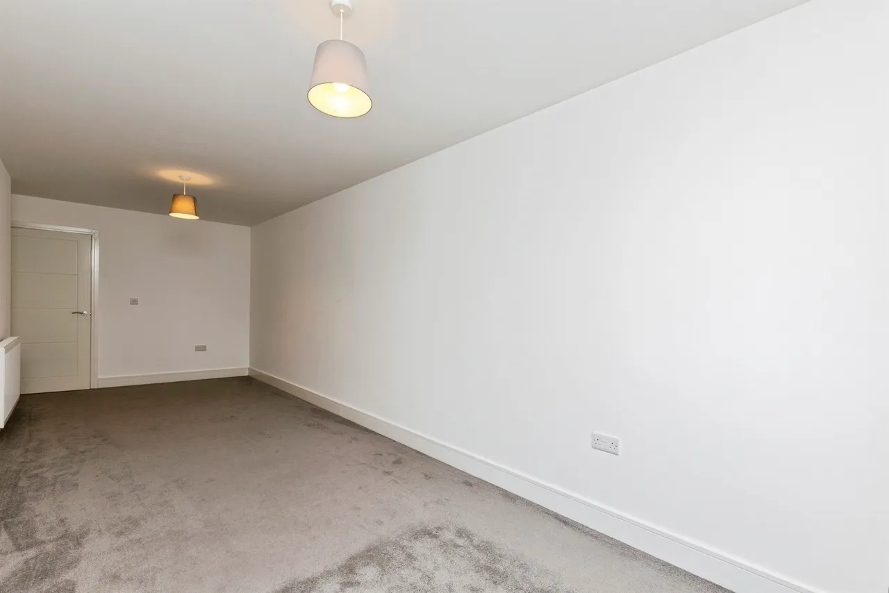 Russell Way, Crawley, photo 9