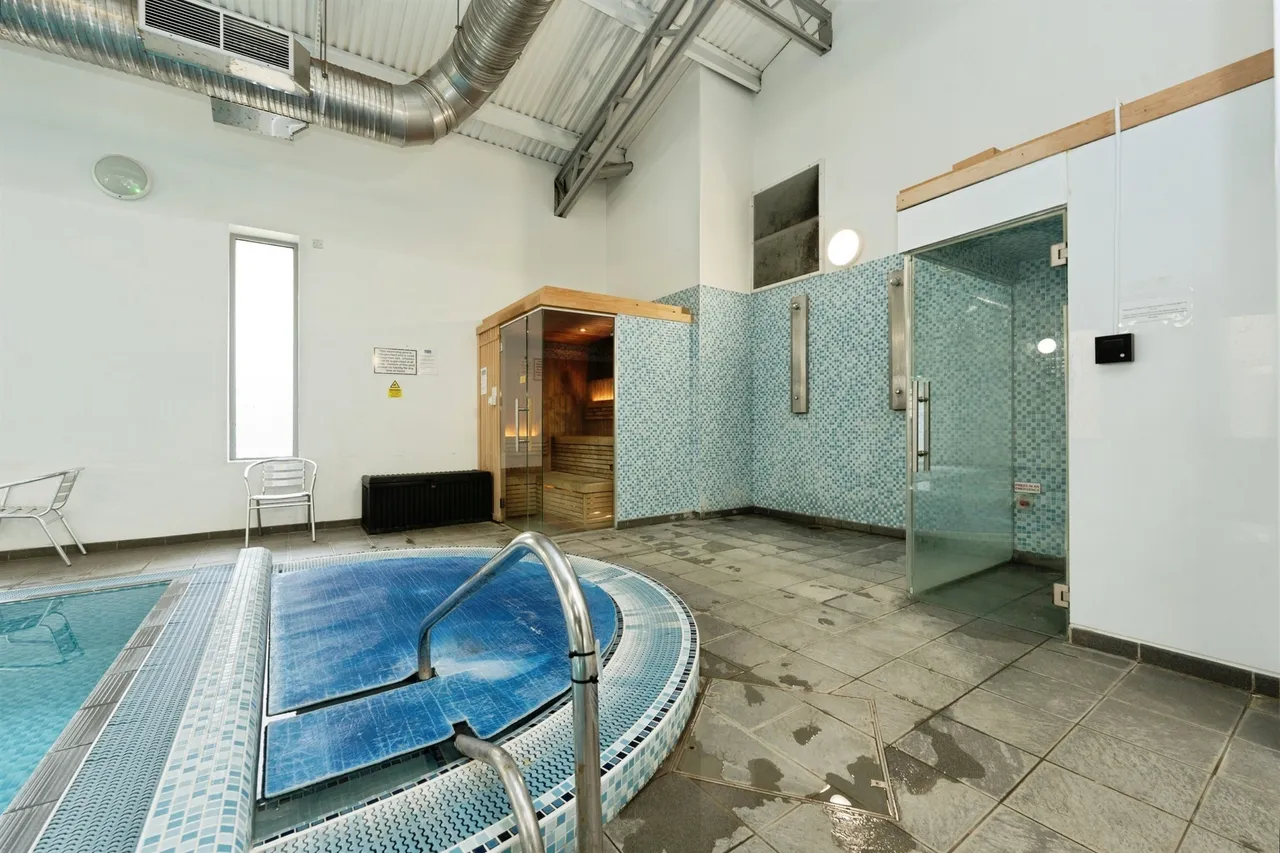Modena Mews, Watford, WD18, photo 17