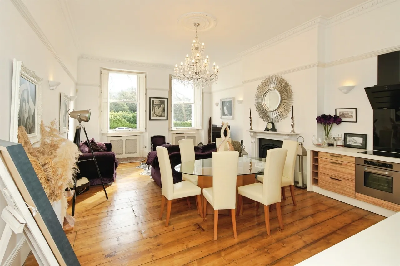 3 bed flat to rent — Sussex Square, BRIGHTON