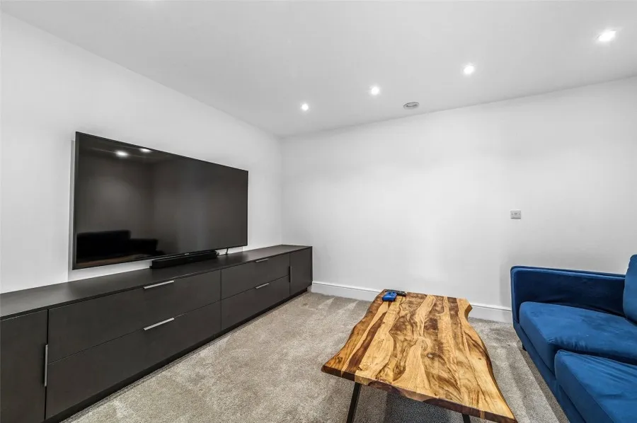 with 5 bedrooms in Rye Street, Bishops Stortford, CM23, photo 12