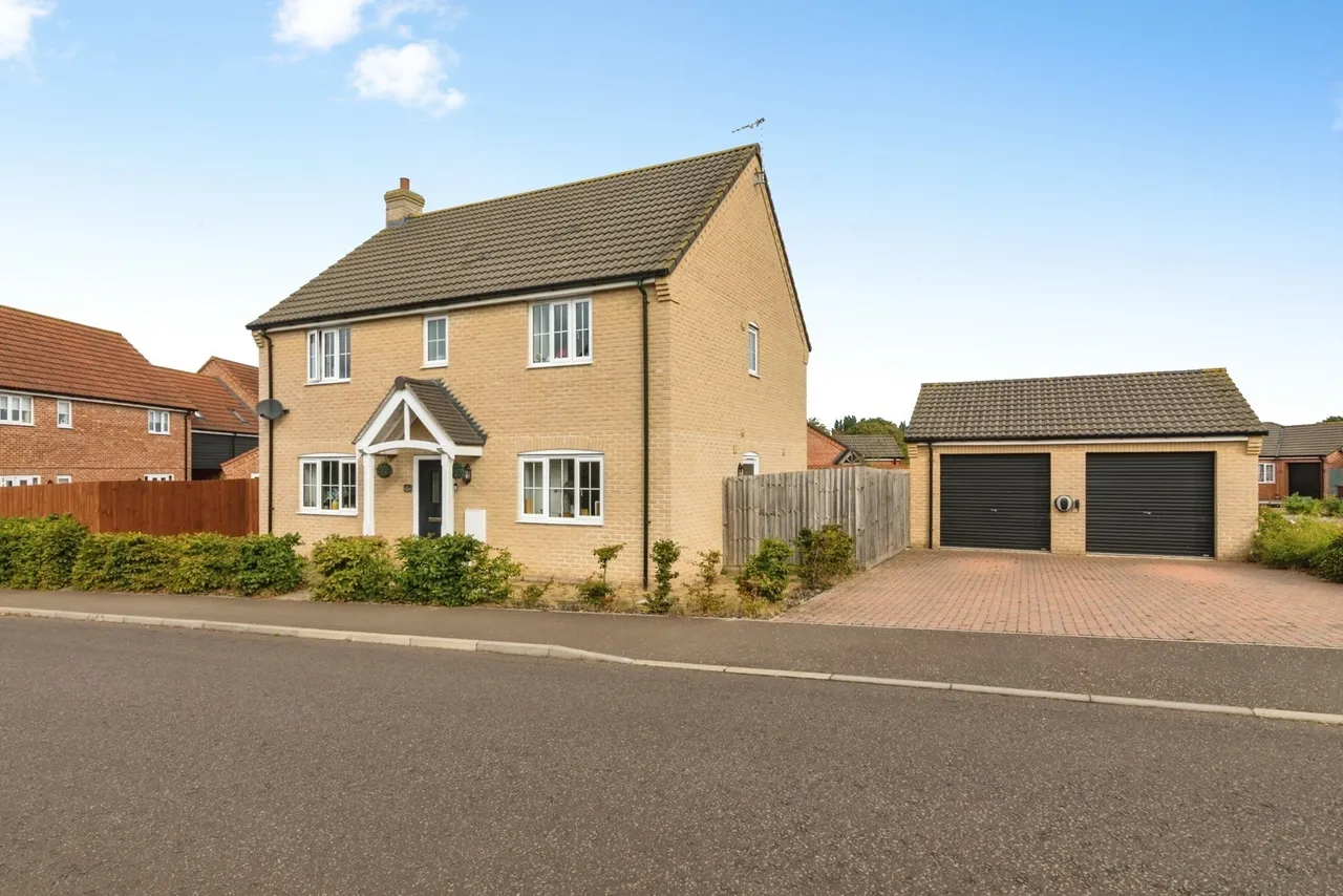 4 bed house for sale — Blacksmiths Gardens, Thurlton, Norwich, Norfolk, NR14