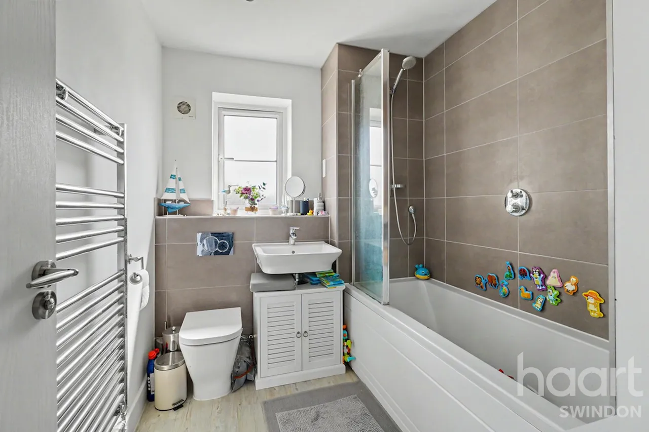 Dearle Road, Swindon, SN25, photo 11