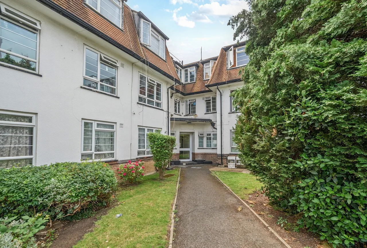 London Road, Morden, SM4 5HQ, photo 4