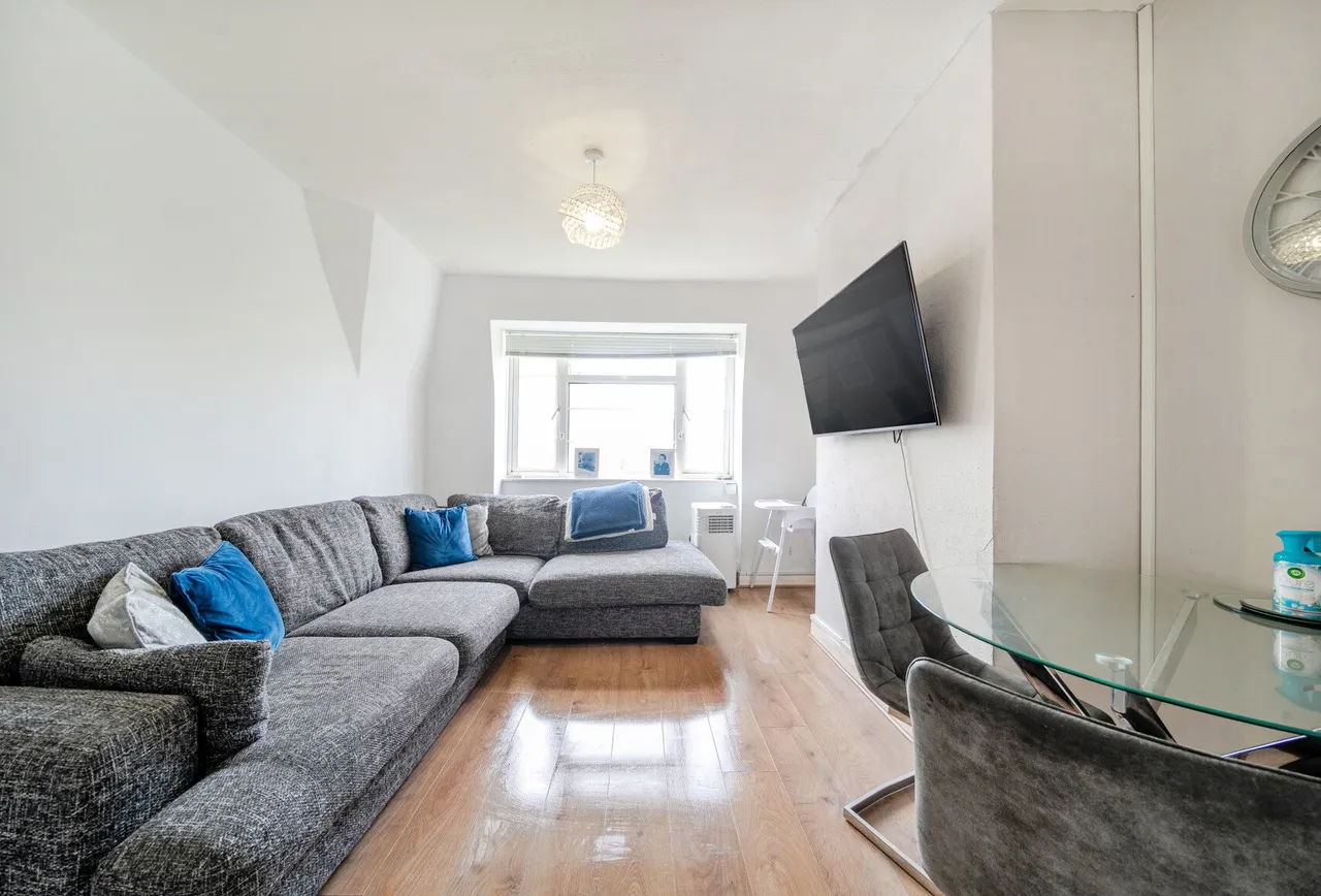 London Road, Morden, SM4 5HQ, photo 10