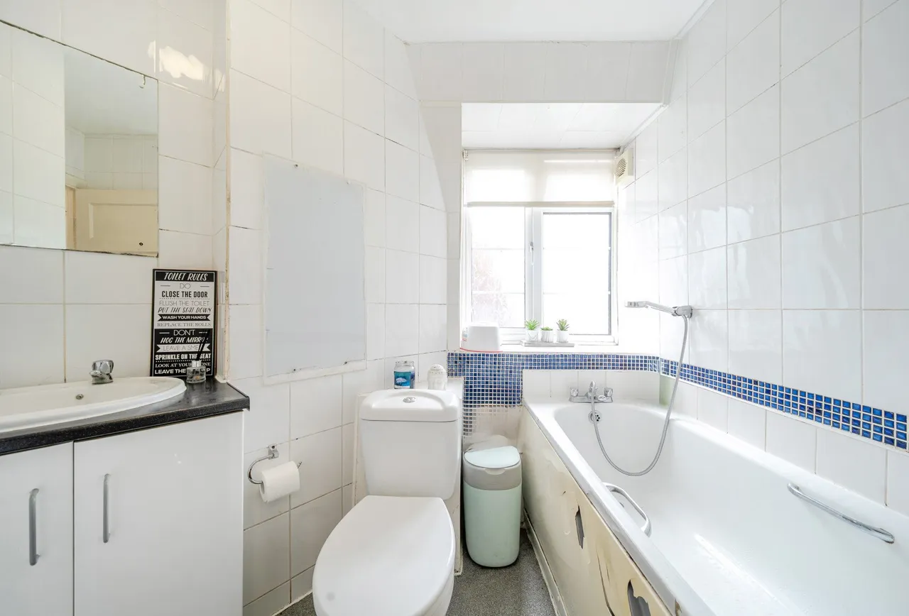 London Road, Morden, SM4 5HQ, photo 5