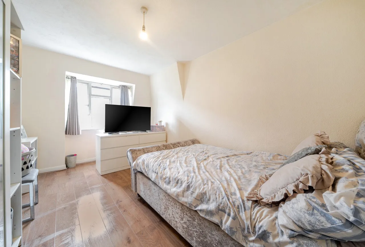 London Road, Morden, SM4 5HQ, photo 6