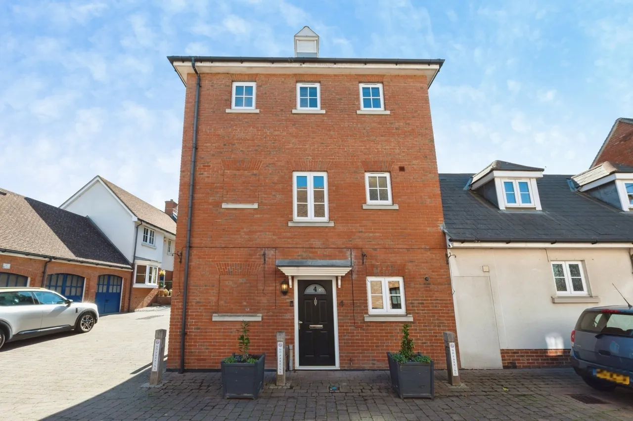 4 bed house for sale, Watermans Way, Greenhithe, DA9