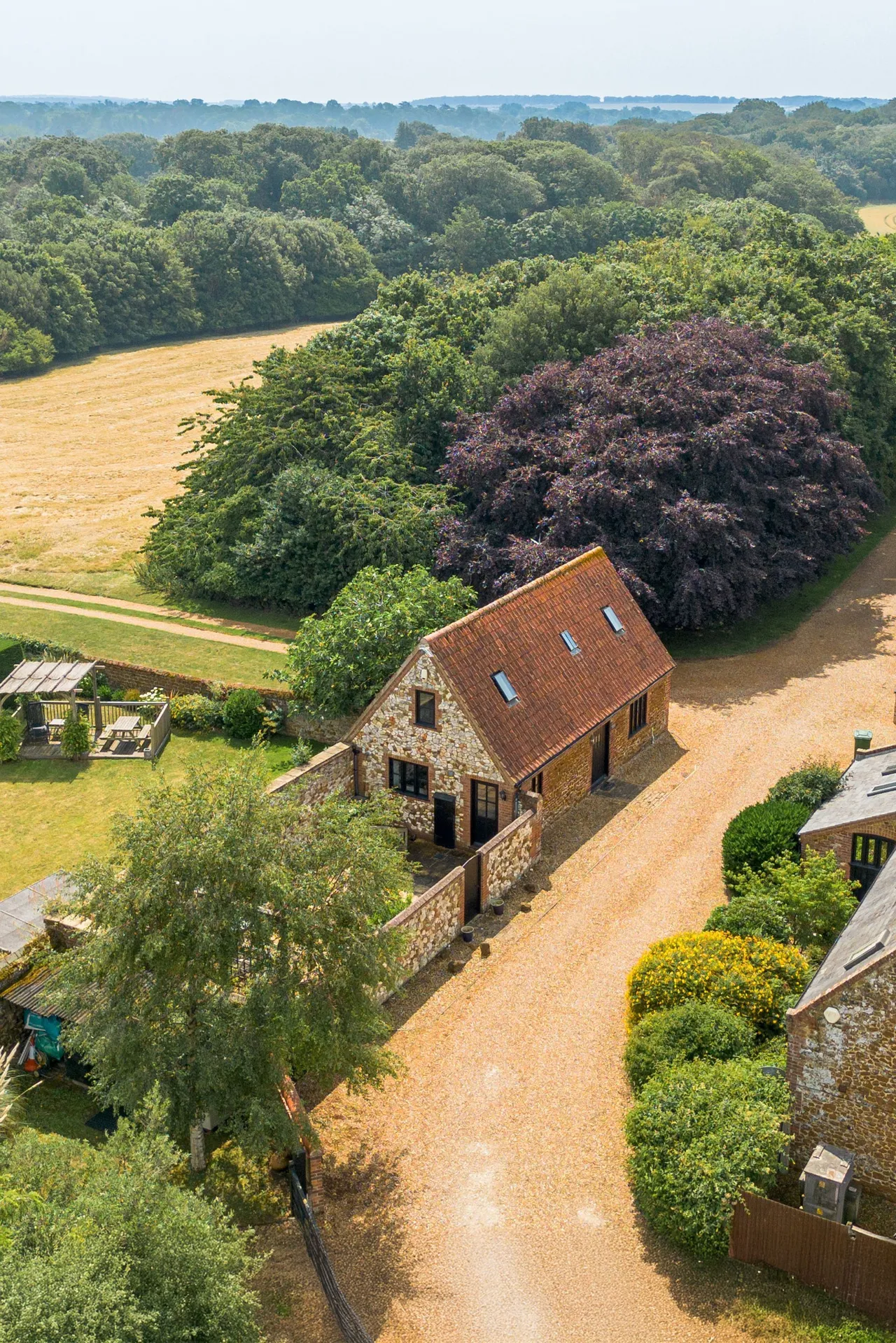 2 bed house for sale, Charming Barn Conversion in Old Hunst
